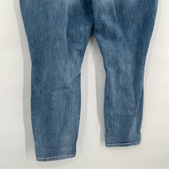 JUDY BLUE BOYFRIEND FIT MEDIUM WASH DENIM JEANS Distressed WOMENS SIZE 16W - Picture 8 of 10